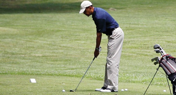 110605_barack_obama_golf_ap_328